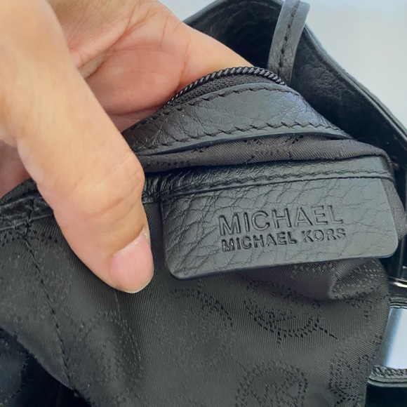 MICHAEL KORS Soft Leather black bucket purse with shoulder strap - Picture 6 of 14